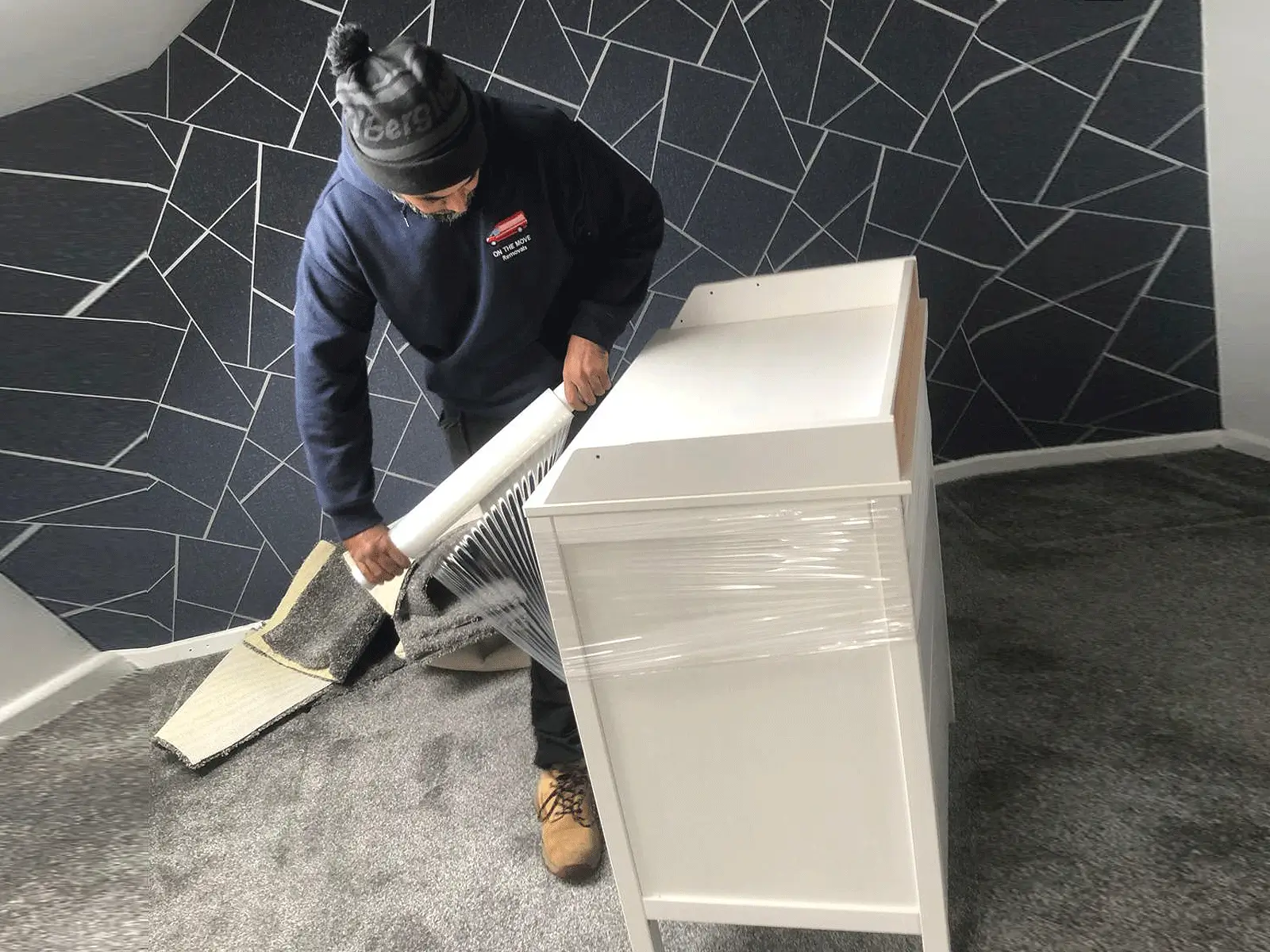 picture of on the move removals packing furniture